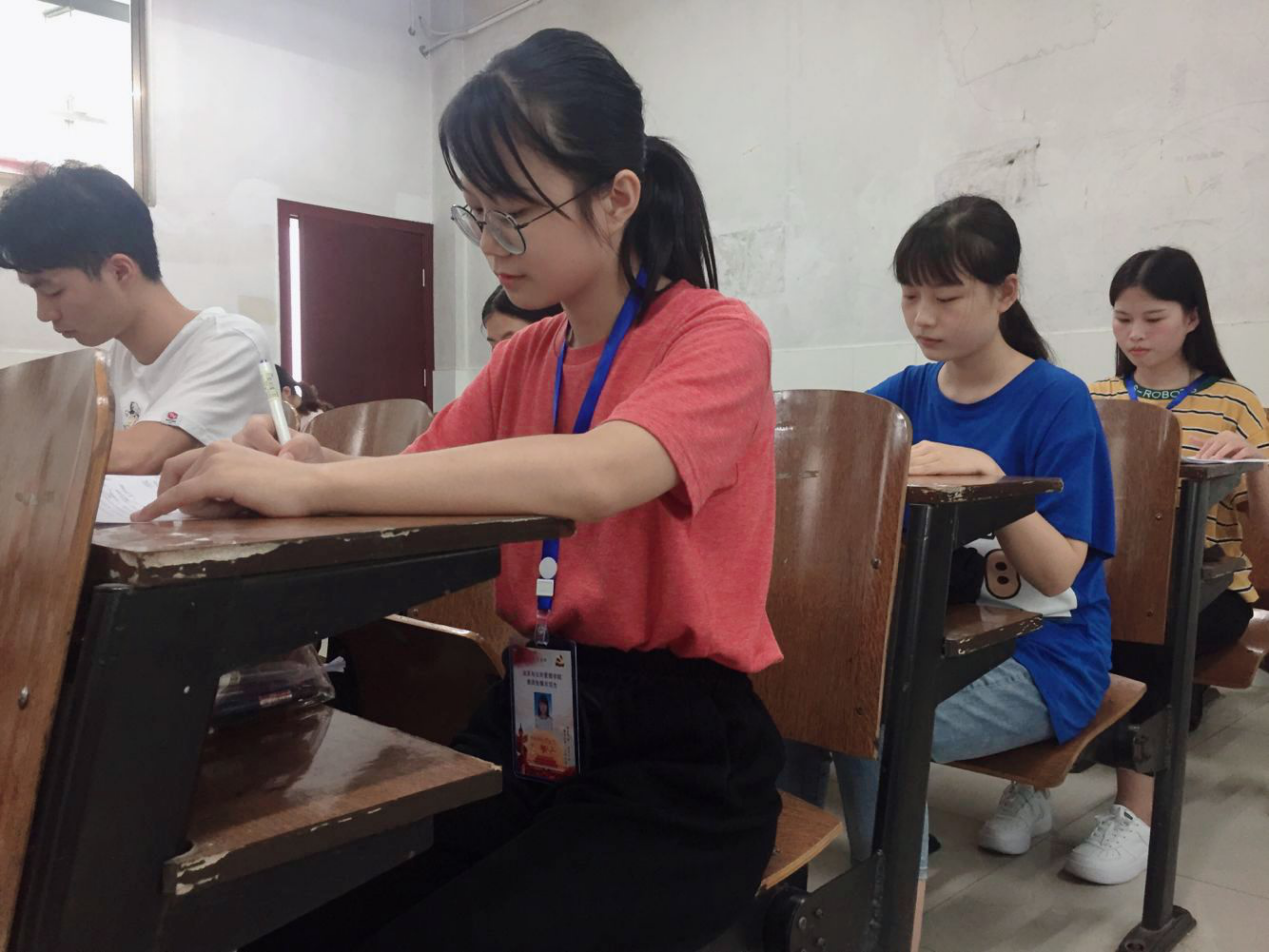 法学与公共管理学院学生党员发挥示范作用 营造诚信考试氛围3