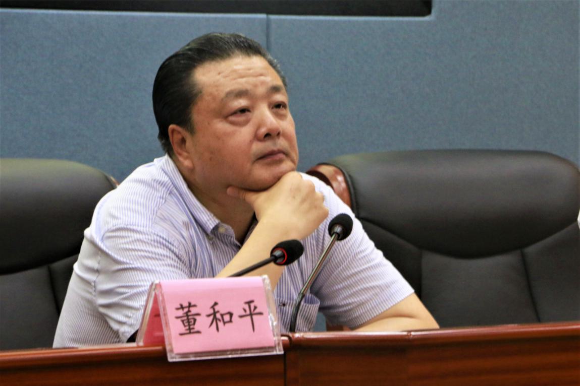 青岛大学法学院院长、博士生导师董和平教授到我院讲学2