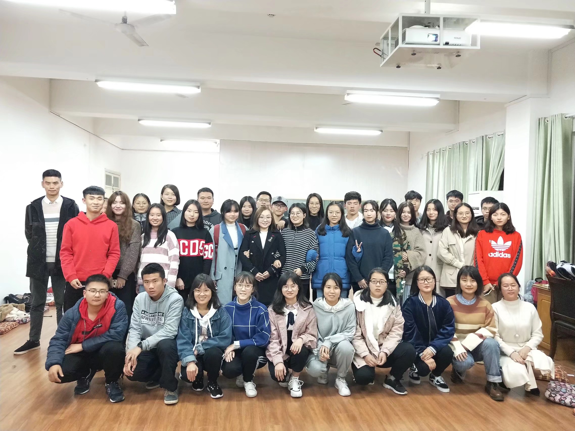 法学与公共管理学院新生部分班干团体培训顺利开展3