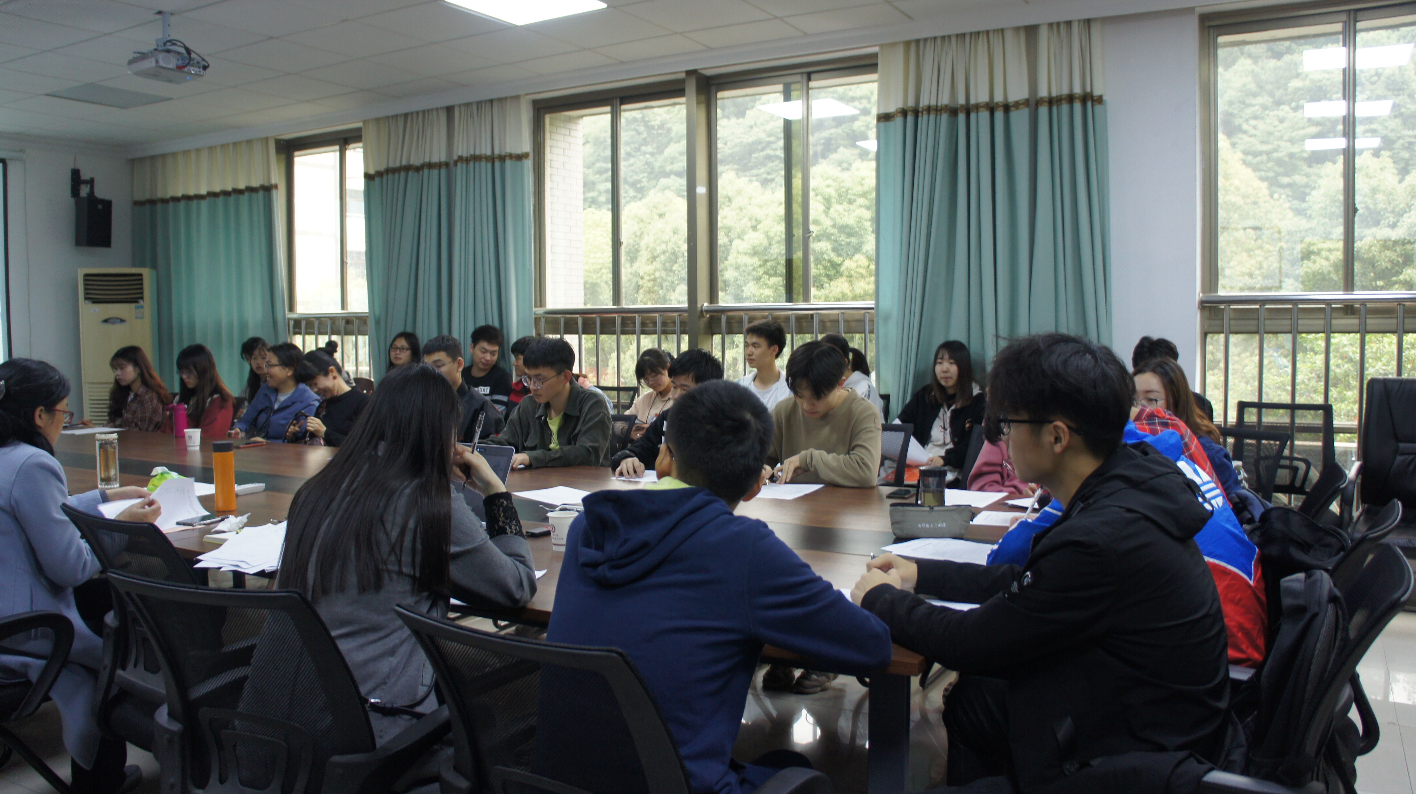 教学检查座谈会暨导师工作研讨会顺利召开2