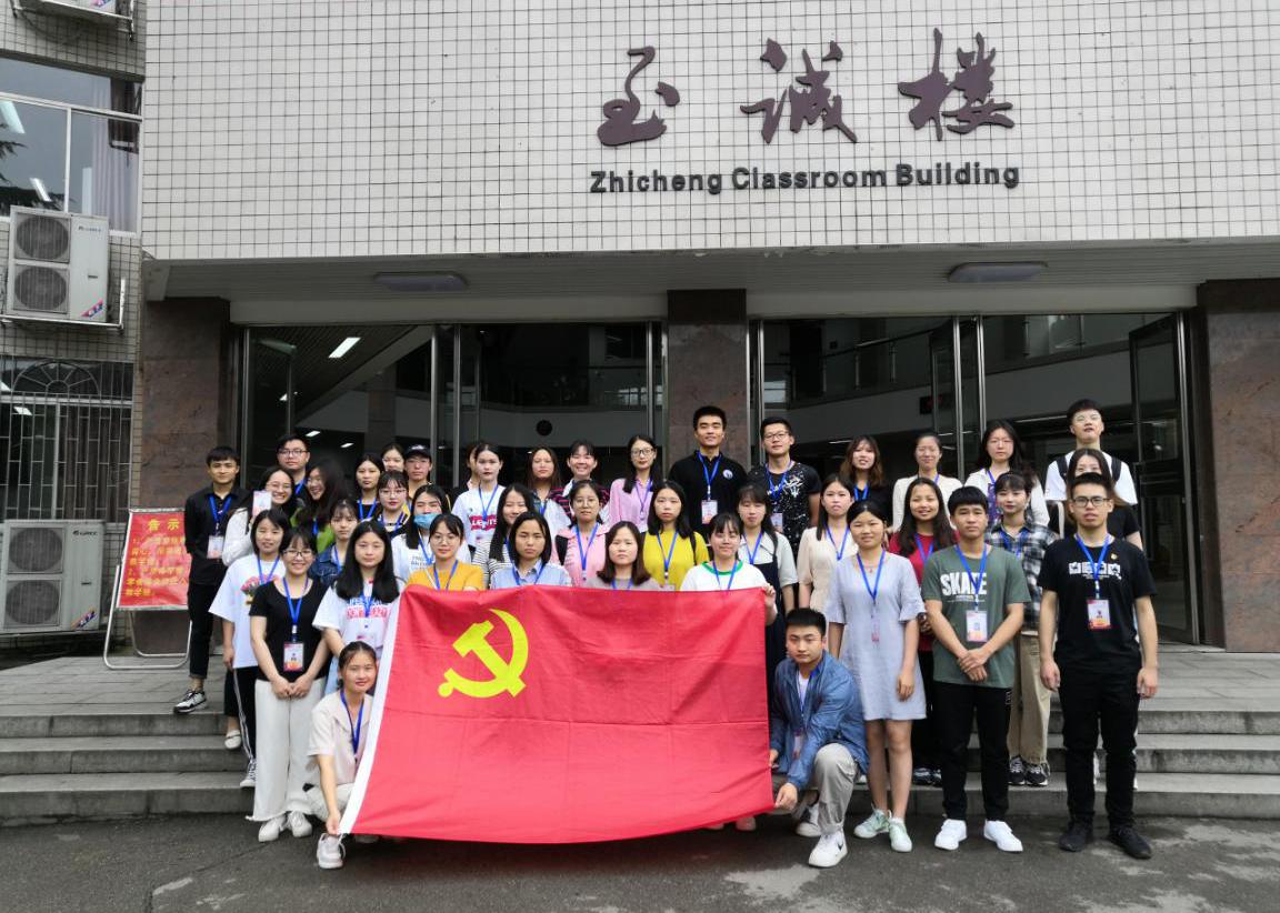 法学与公共管理学院学生党员发挥示范作用 营造诚信考试氛围