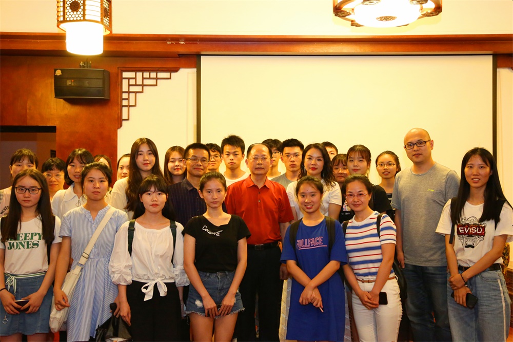 法学与公共管理学院学生赴中南大学进行学术交流2