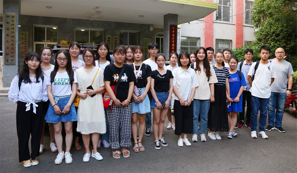 法学与公共管理学院学生赴中南大学进行学术交流